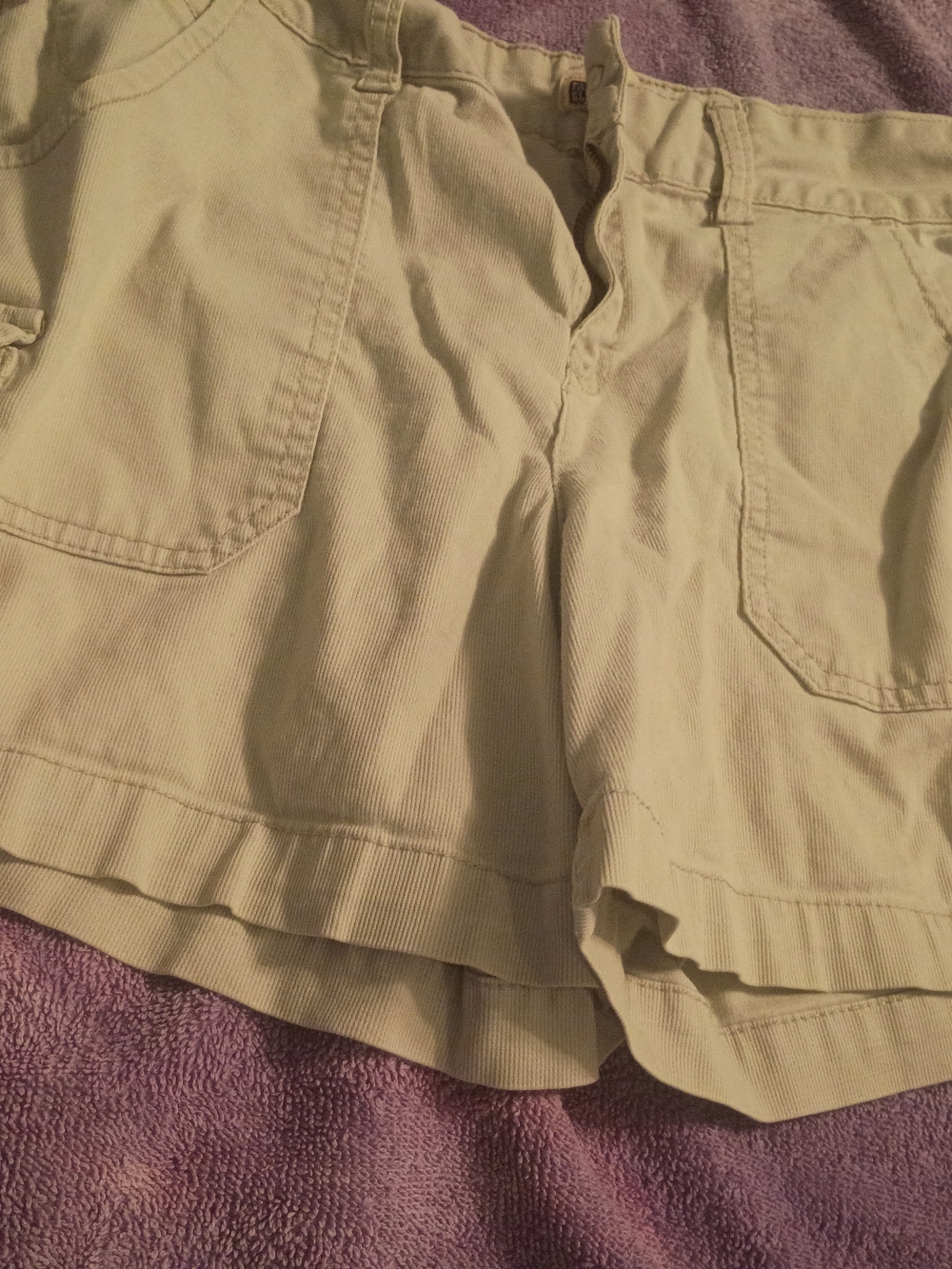 Faded Glory Light Cream Cargo Shorts with Front Pockets
